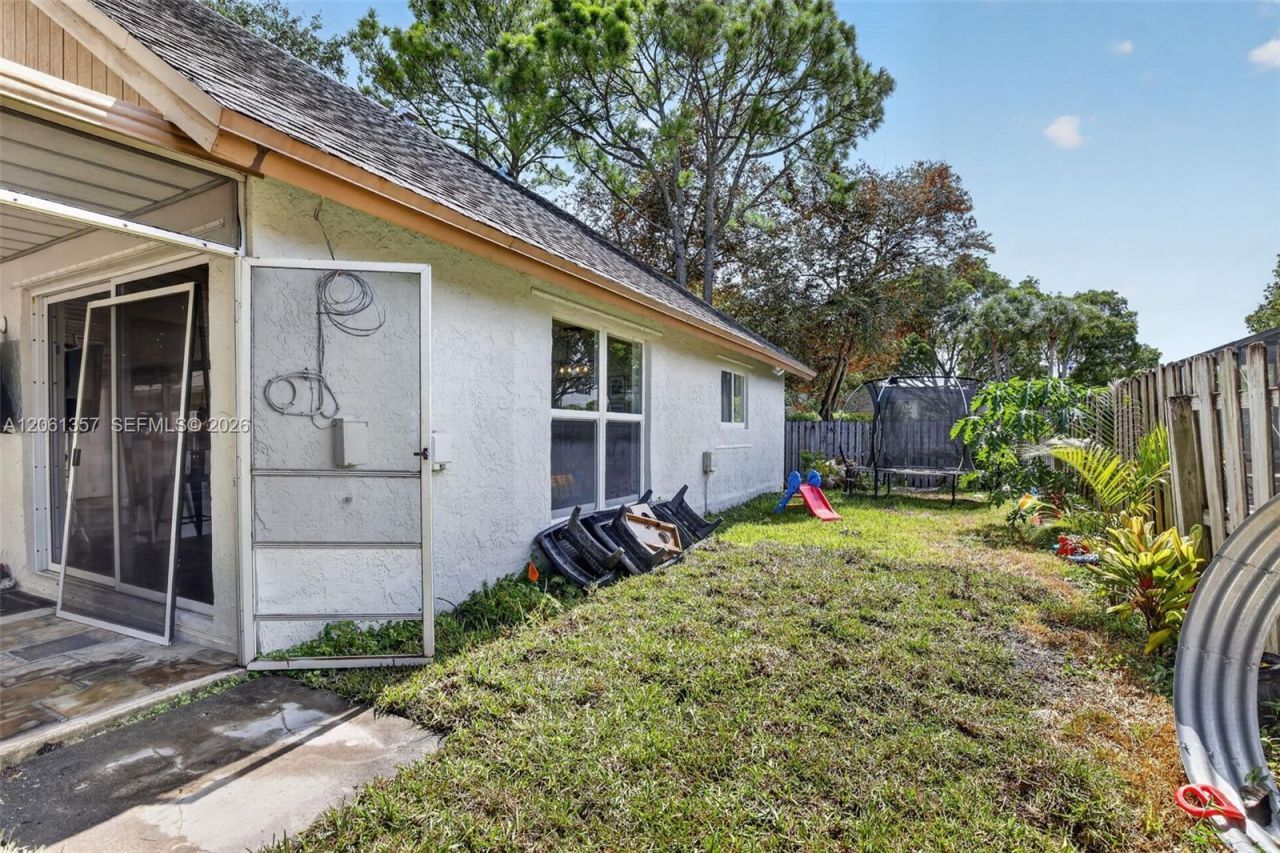 9381 NW 35th Pl , Sunrise, FL 33351 Photo