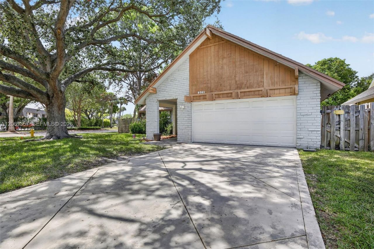 9381 NW 35th Pl , Sunrise, FL 33351 Photo