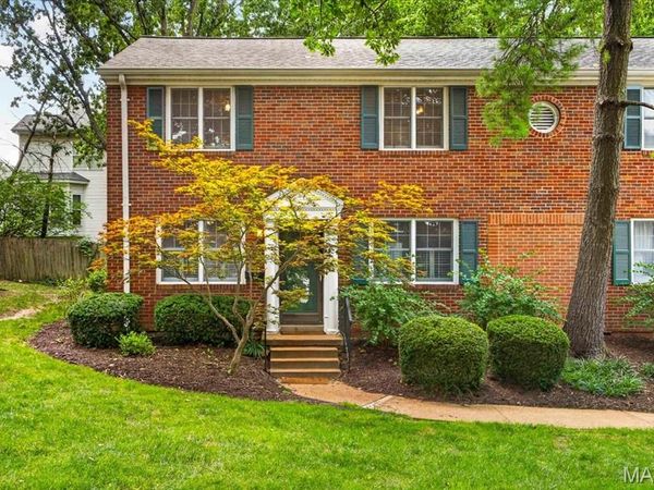 9066 W Swan Circle Drive , Brentwood, MO 63144