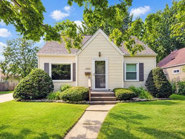 2102 E Oakland Avenue, Austin, MN 55912