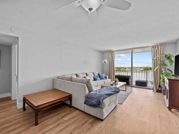 470 Executive Center Drive, Unit 5b, West Palm Beach, FL 33401