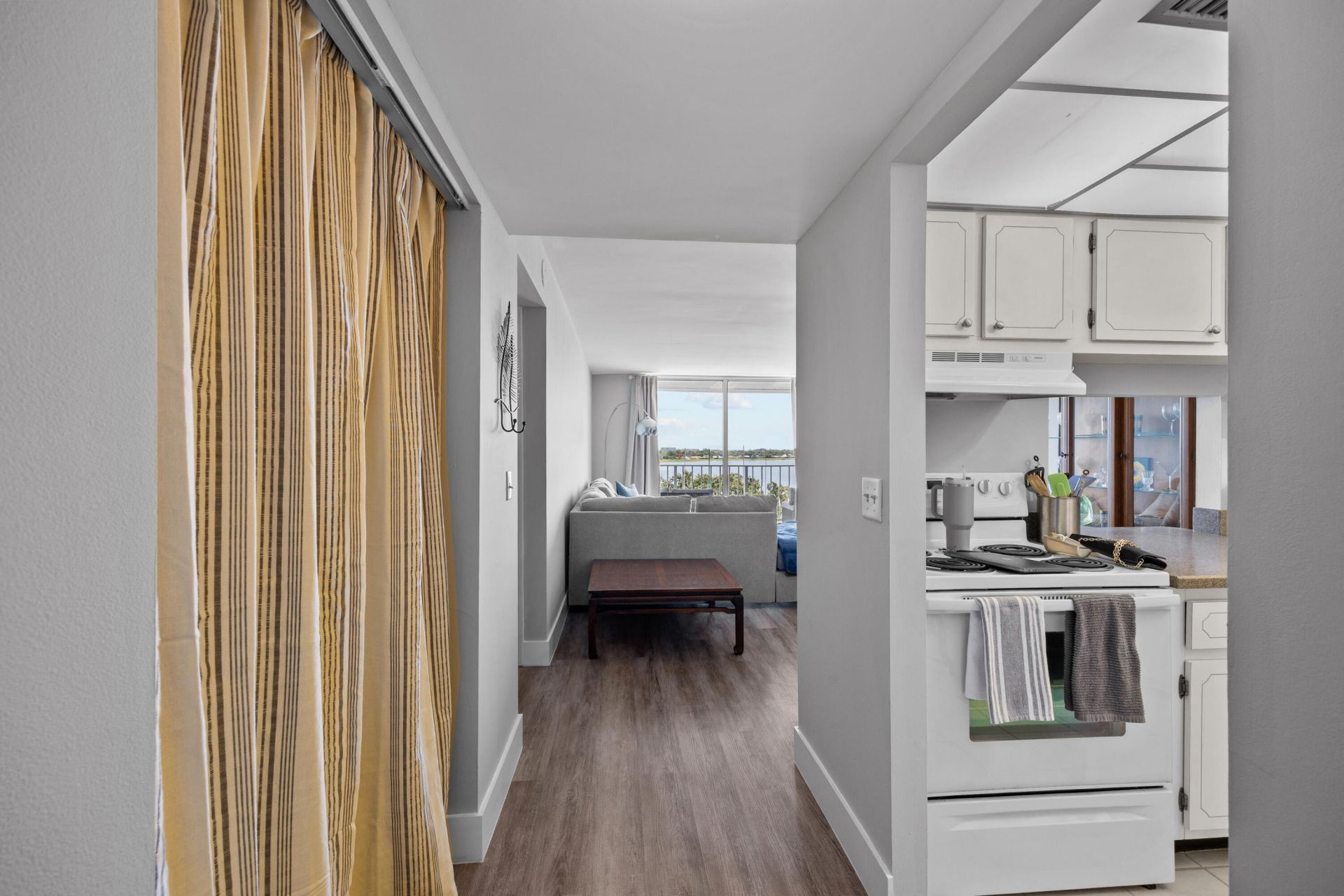 470 Executive Center Drive, Unit 5b, West Palm Beach, FL 33401 Photo
