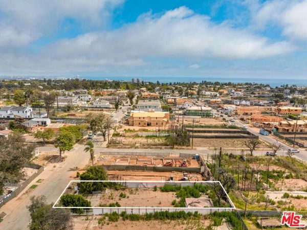 911 Hartzell Street, Pacific Palisades, CA 90272