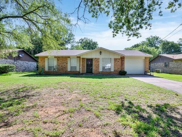 1309 East Street , Graham, TX 76450