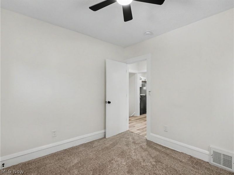 12407 Farringdon Avenue, Cleveland, OH 44105 Photo 18