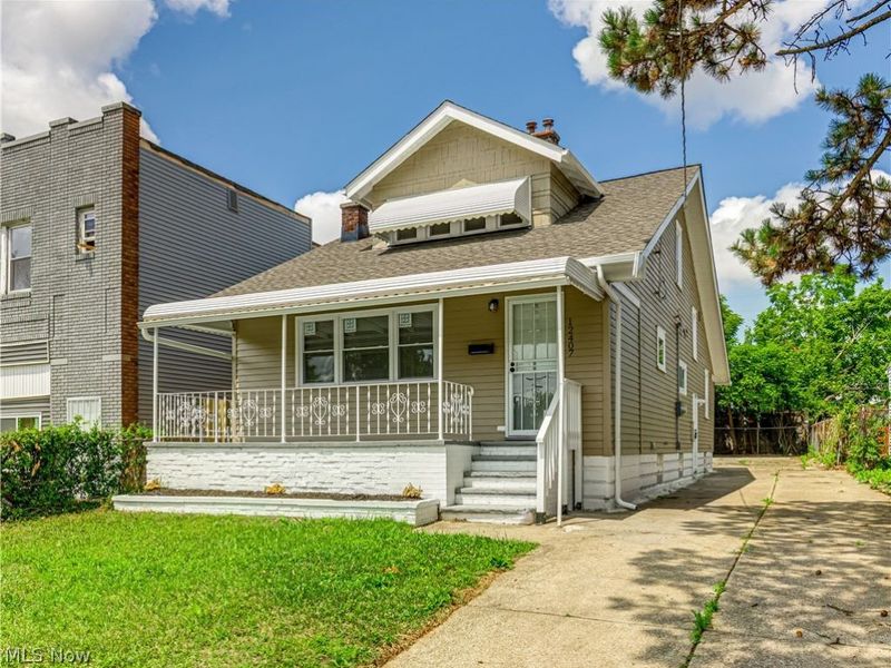 12407 Farringdon Avenue, Cleveland, OH 44105 Photo 2