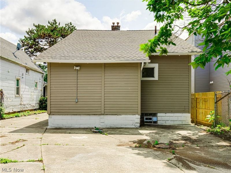 12407 Farringdon Avenue, Cleveland, OH 44105 Photo 3