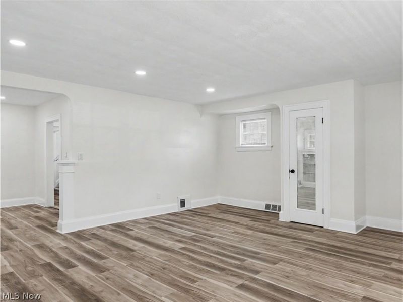 12407 Farringdon Avenue, Cleveland, OH 44105 Photo 8