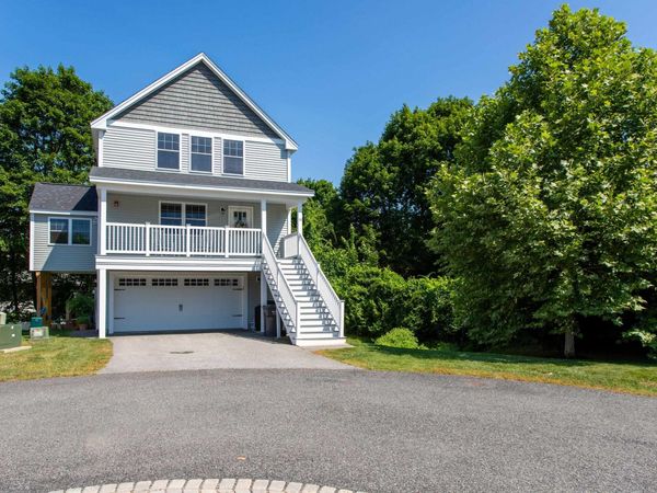 10 Charron Circle, Exeter, NH 03833