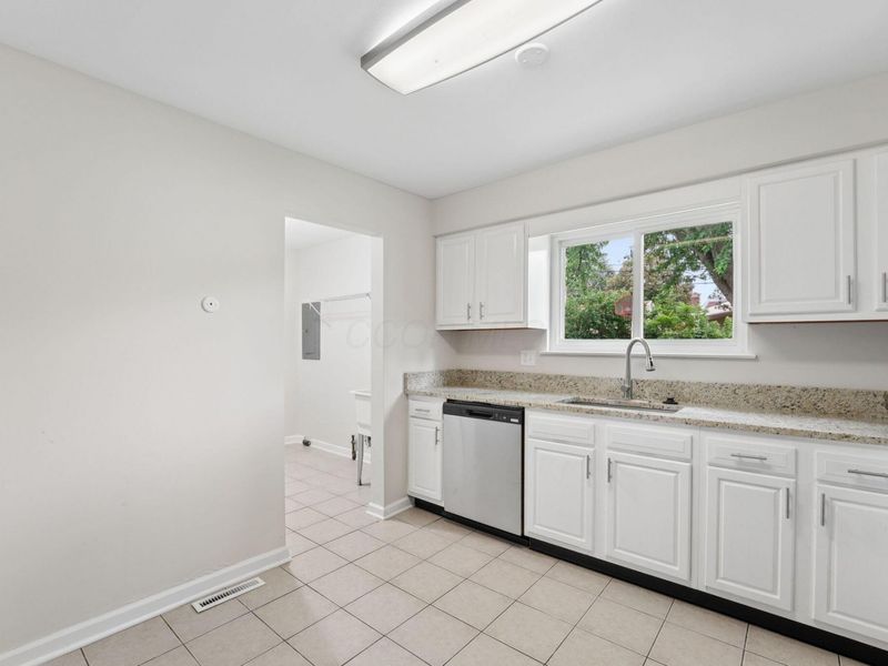 5084 Jameson Drive , Columbus, OH 43232 Photo 13