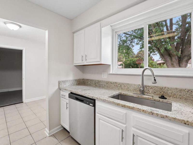 5084 Jameson Drive , Columbus, OH 43232 Photo 17
