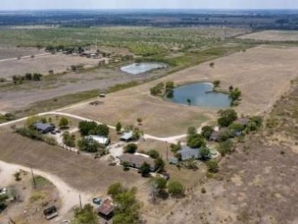 122 Roots RD, Martindale, TX 78655
