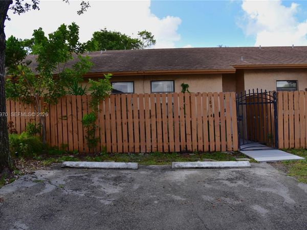 18954 NW 67th Pl , Unit 18954, Hialeah, FL 33015