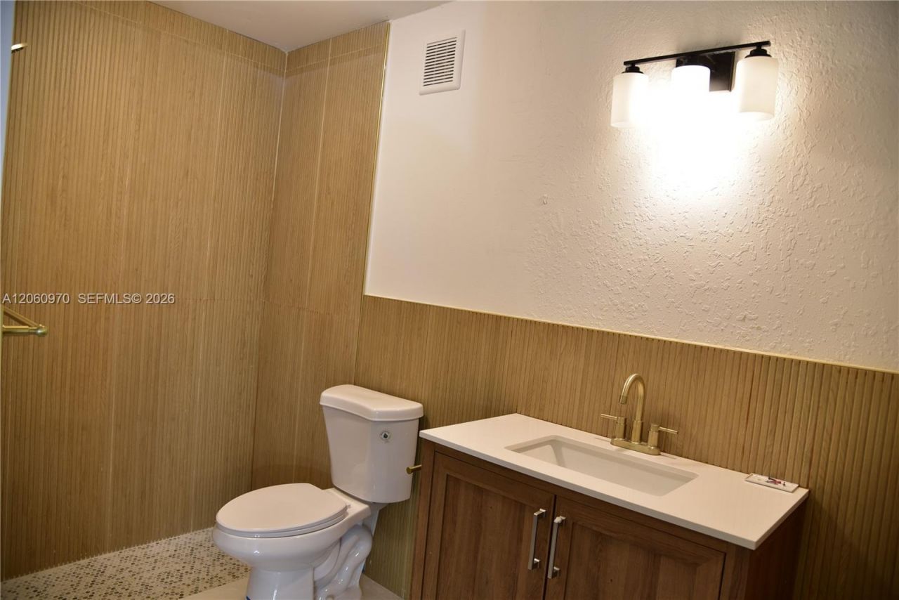 18954 NW 67th Pl, Unit 18954, Hialeah, FL 33015 Photo