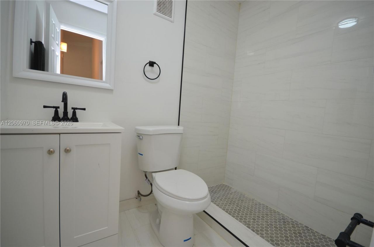 18954 NW 67th Pl, Unit 18954, Hialeah, FL 33015 Photo
