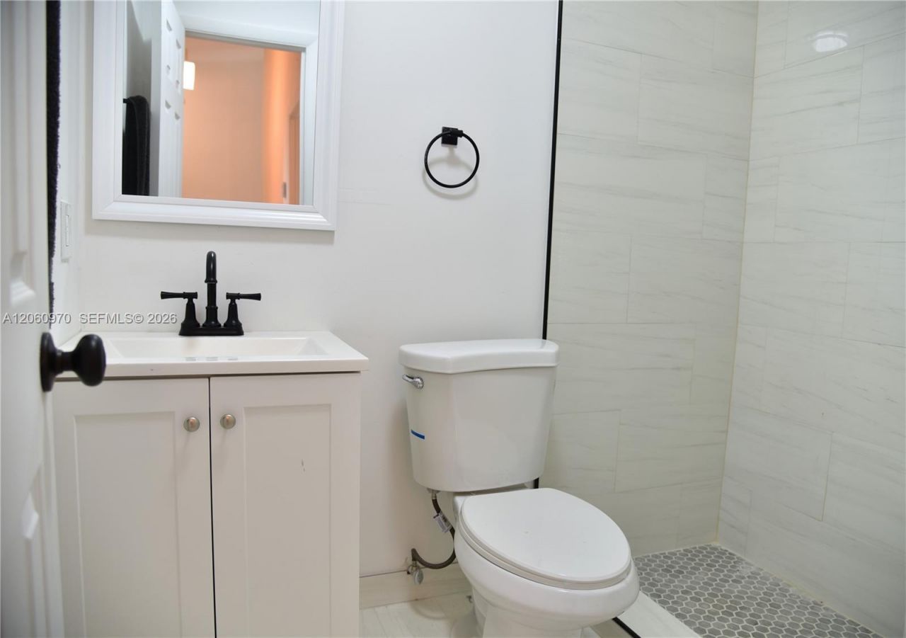 18954 NW 67th Pl, Unit 18954, Hialeah, FL 33015 Photo