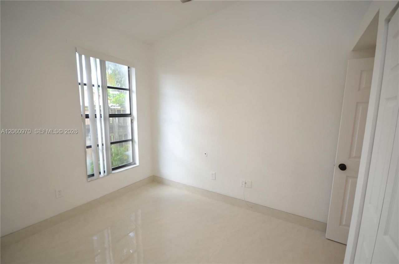 18954 NW 67th Pl, Unit 18954, Hialeah, FL 33015 Photo