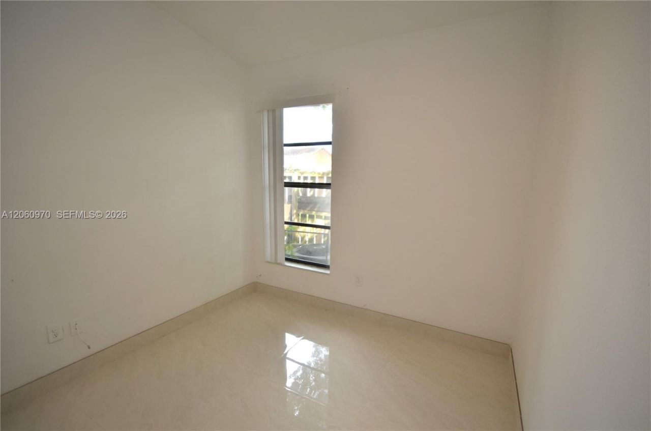 18954 NW 67th Pl, Unit 18954, Hialeah, FL 33015 Photo