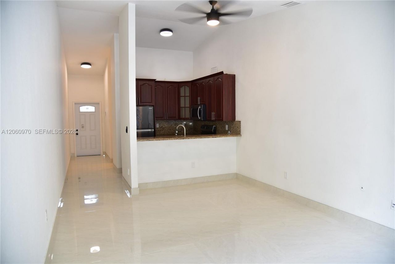 18954 NW 67th Pl, Unit 18954, Hialeah, FL 33015 Photo