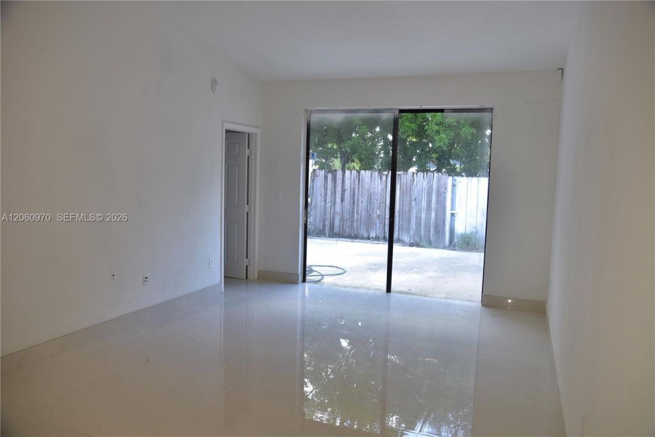 18954 NW 67th Pl, Unit 18954, Hialeah, FL 33015 Photo