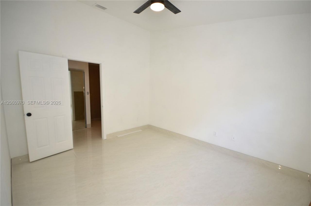 18954 NW 67th Pl, Unit 18954, Hialeah, FL 33015 Photo