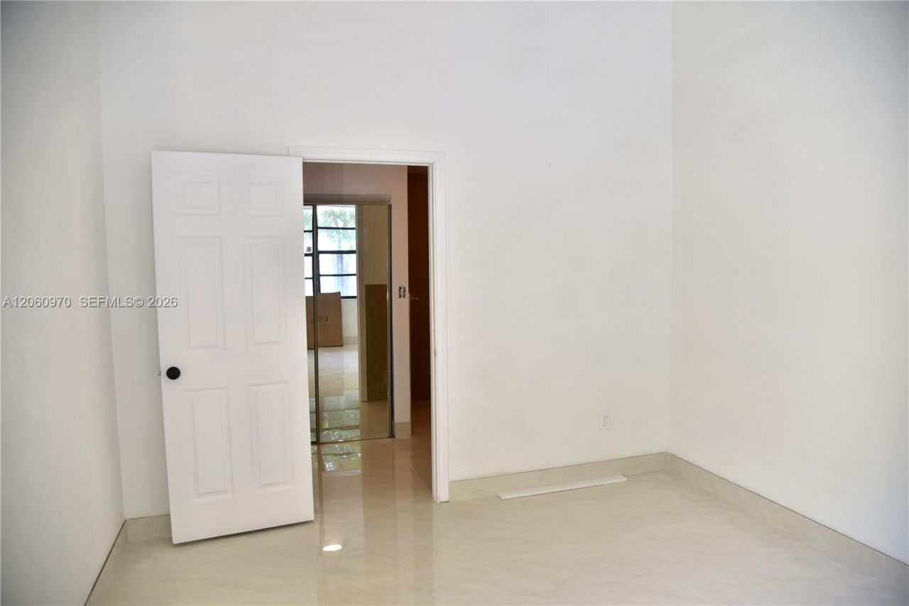18954 NW 67th Pl, Unit 18954, Hialeah, FL 33015 Photo