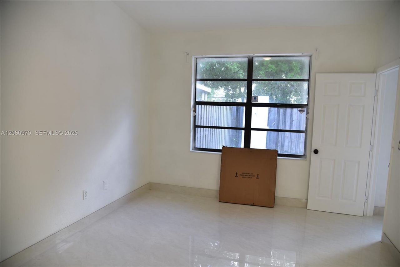 18954 NW 67th Pl, Unit 18954, Hialeah, FL 33015 Photo