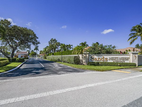 3223 S LAKEVIEW Circle, Unit 20-8, Hutchinson Island, FL 34949