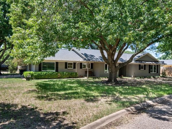 201 Delmore Drive , Hillsboro, TX 76645