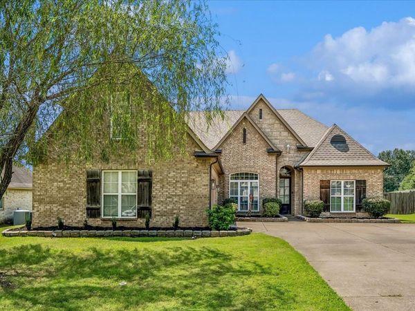 40 BURTON PLACE DR, Oakland, TN 38060