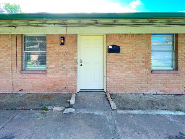 902 N Meadows DR, Unit C, Austin, TX 78758