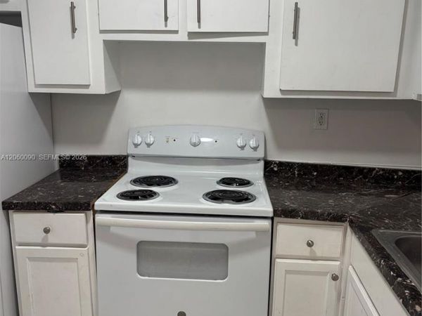 3600 NW 21st St , Unit 101, Lauderdale Lakes, FL 33311