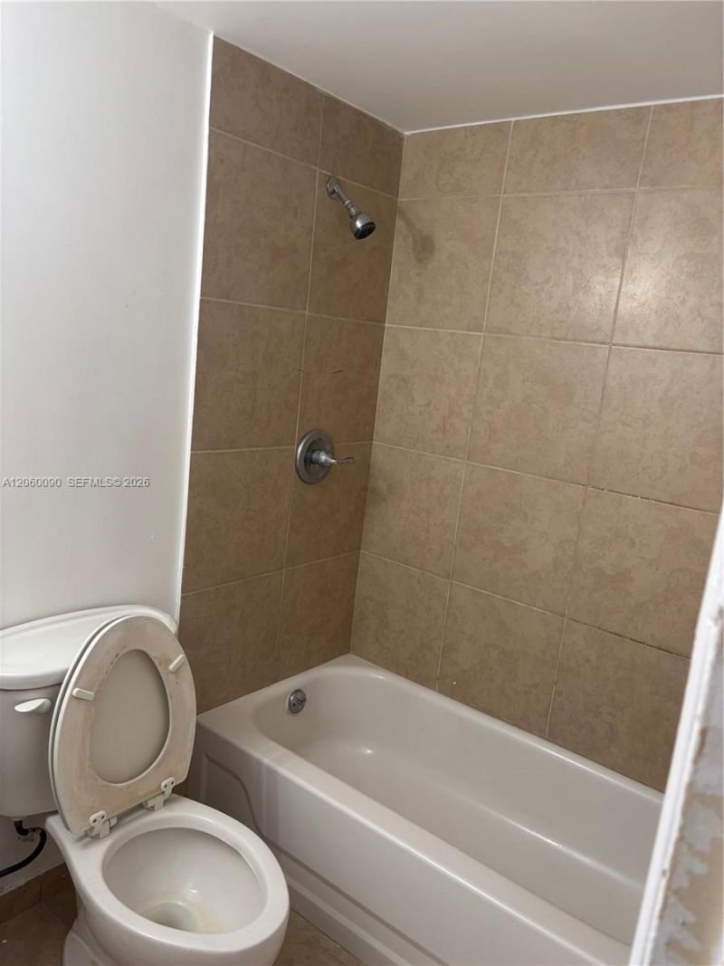 3600 NW 21st St , Unit 101, Lauderdale Lakes, FL 33311 Photo