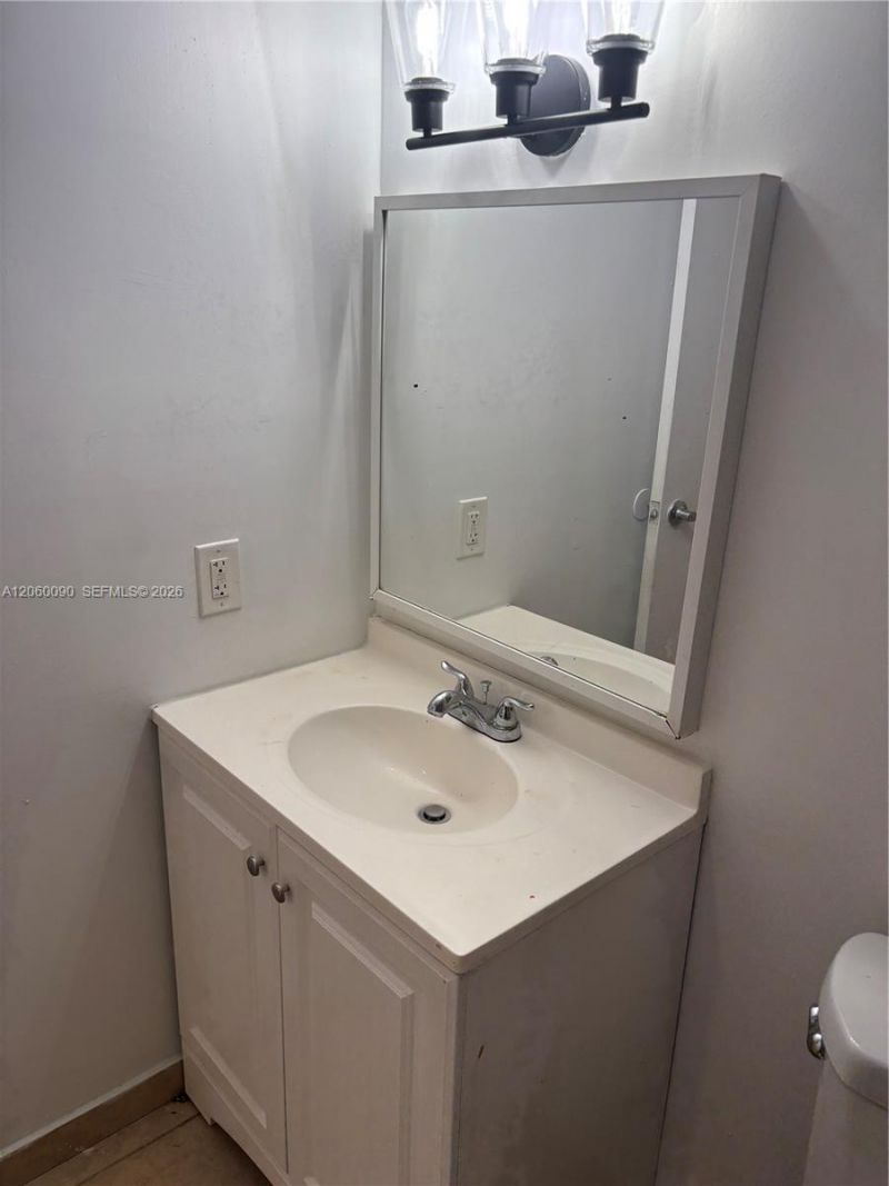 3600 NW 21st St , Unit 101, Lauderdale Lakes, FL 33311 Photo