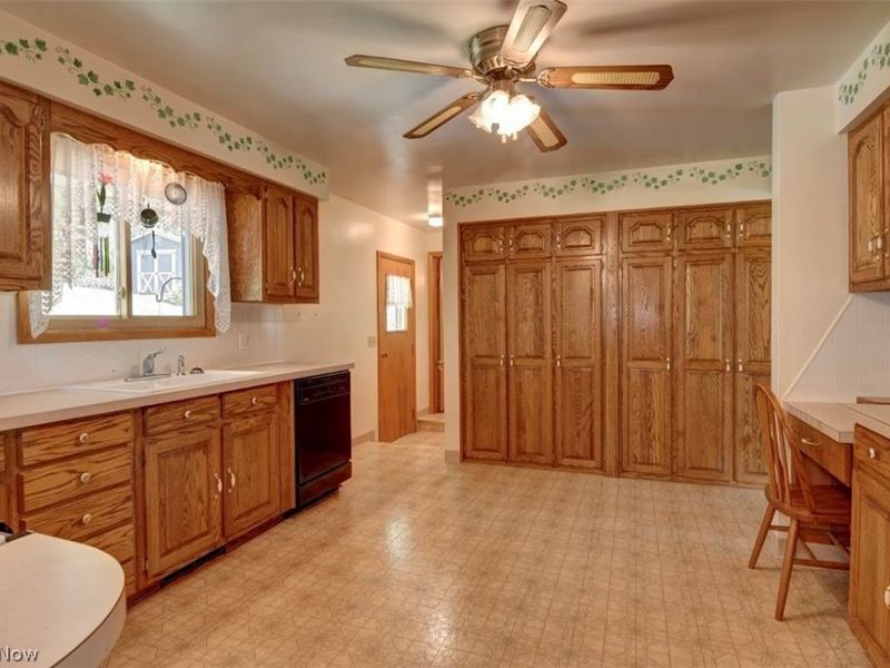2400 Willow Brook Drive NW, Dover, OH 44622 Photo 5