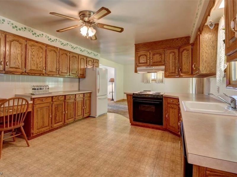 2400 Willow Brook Drive NW, Dover, OH 44622 Photo 8