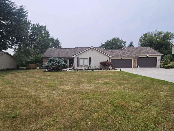 8605 SAKADEN Parkway, Fort Wayne, IN 46825