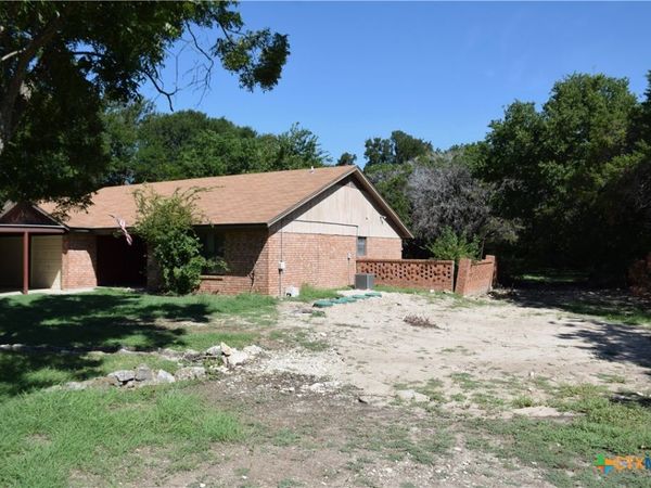 180 County Road 4875 , Copperas Cove, TX 76522