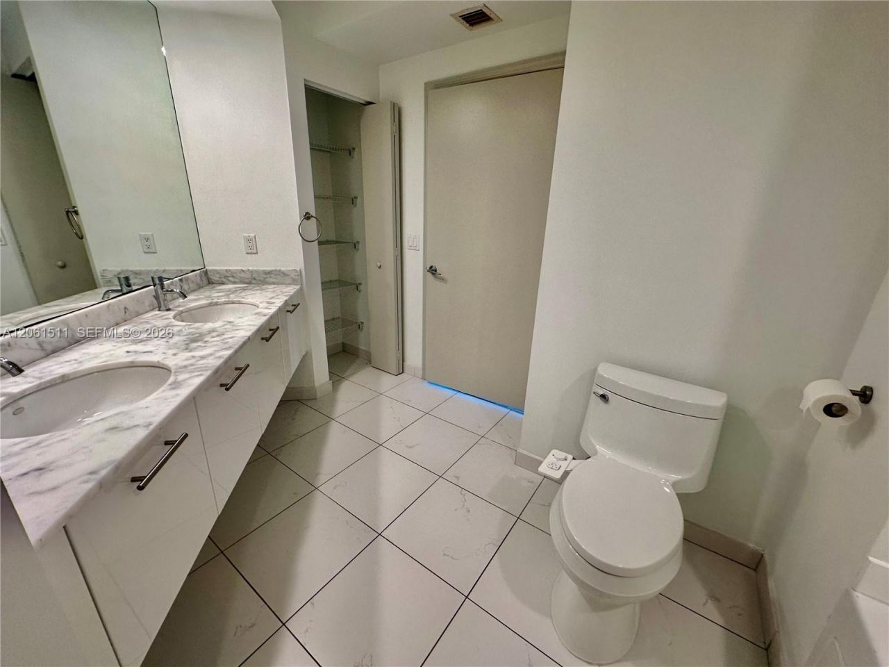 500 Brickell Ave , Unit 2407, Miami, FL 33131 Photo
