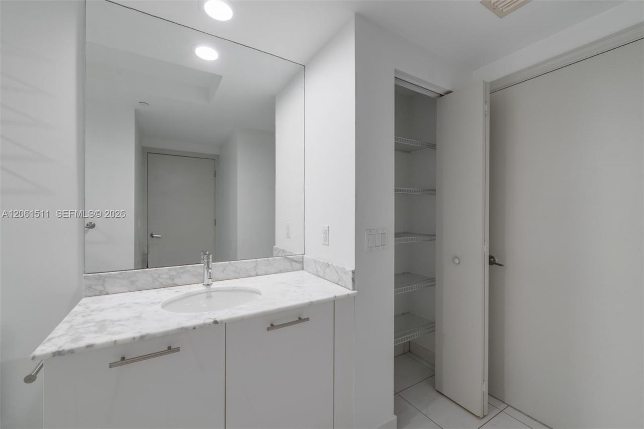 500 Brickell Ave, Unit 2407, Miami, FL 33131 Photo
