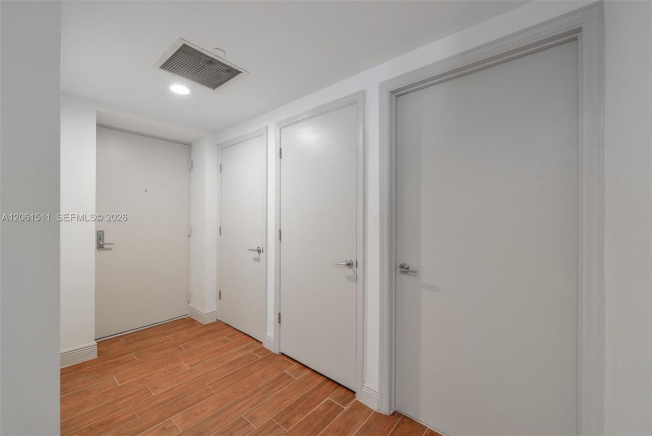 500 Brickell Ave, Unit 2407, Miami, FL 33131 Photo