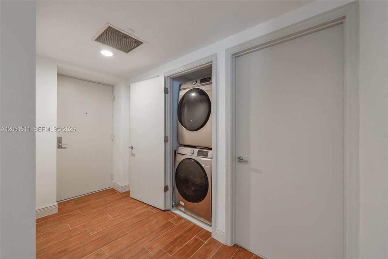 500 Brickell Ave, Unit 2407, Miami, FL 33131 Photo