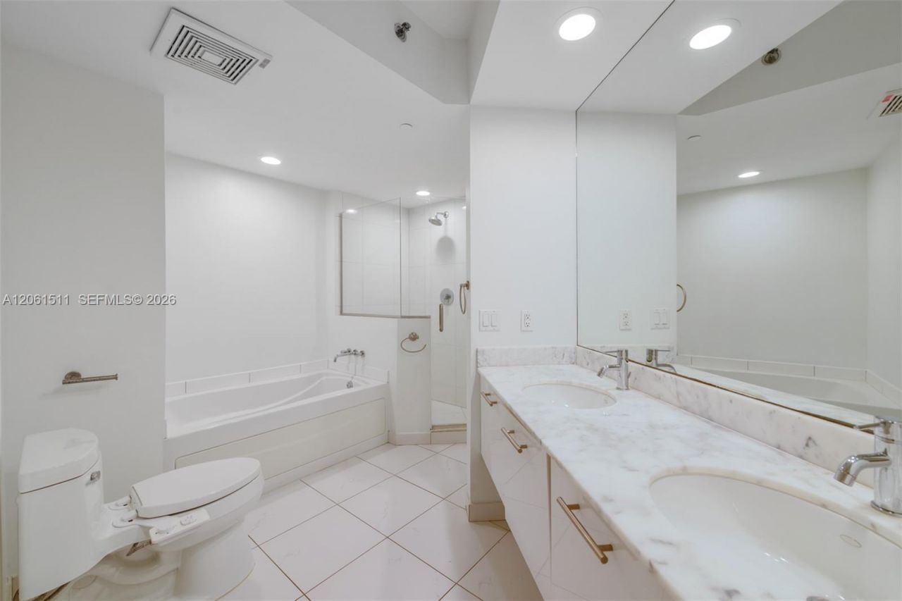 500 Brickell Ave, Unit 2407, Miami, FL 33131 Photo