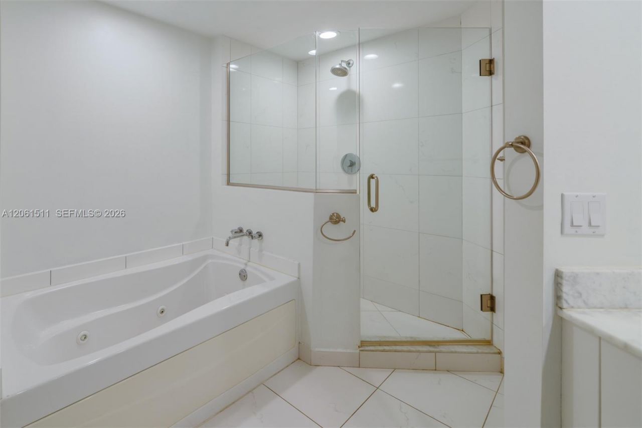 500 Brickell Ave, Unit 2407, Miami, FL 33131 Photo