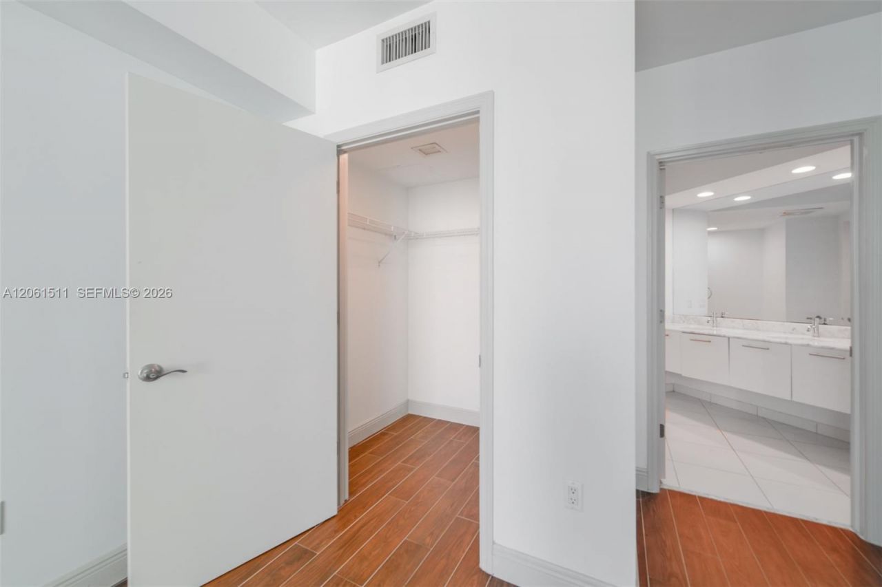 500 Brickell Ave, Unit 2407, Miami, FL 33131 Photo