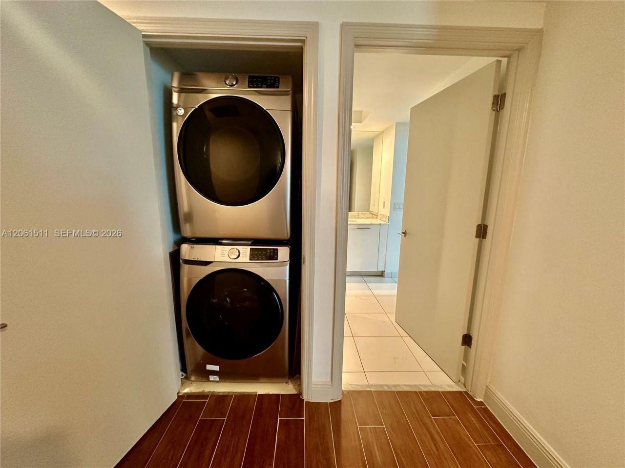 500 Brickell Ave , Unit 2407, Miami, FL 33131 Photo