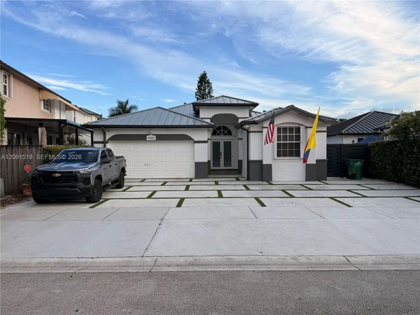 15462 SW 39th St , Miami, FL 33185