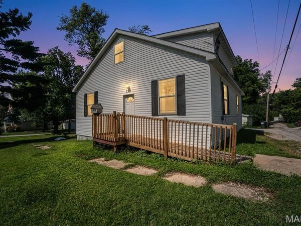 251 7th Street, Carlyle, IL 62231