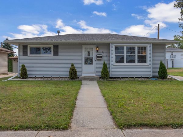 2917 S 15th St, Sheboygan, WI 53081