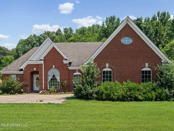 7961 Misty Meadows Drive, Lake Cormorant, MS 38641
